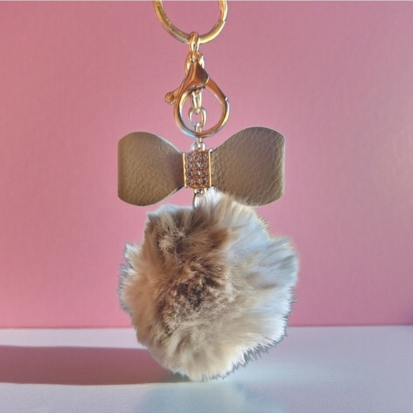 Accessories - ❗️5/$25❗️Elegant Gold and Tan Keychain with Bow Accent